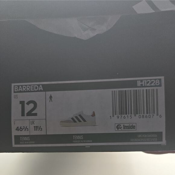 Athletic_Shoes